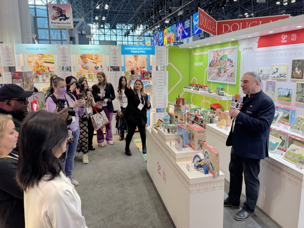 百廿年征程遇四十年匠心，Hape携大都会联名系列重磅亮相2026纽约玩具展 