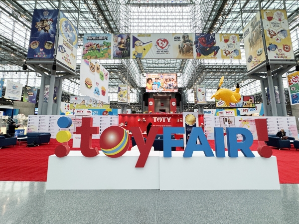 百廿年征程遇四十年匠心，Hape携大都会联名系列重磅亮相2026纽约玩具展 