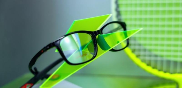 登中国第一高楼 创轻运动眼镜新标杆