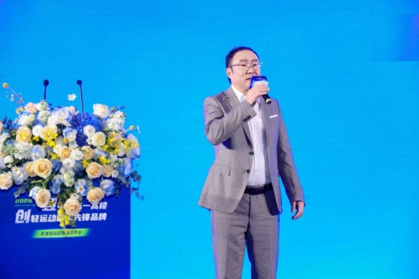 登中国第一高楼 创轻运动眼镜新标杆