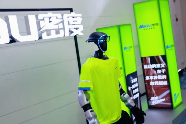 登中国第一高楼 创轻运动眼镜新标杆