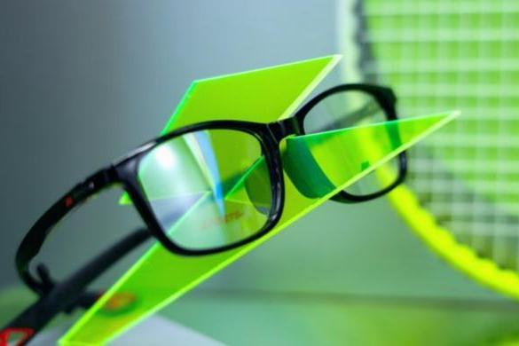 登中国第一高楼 创轻运动眼镜新标杆