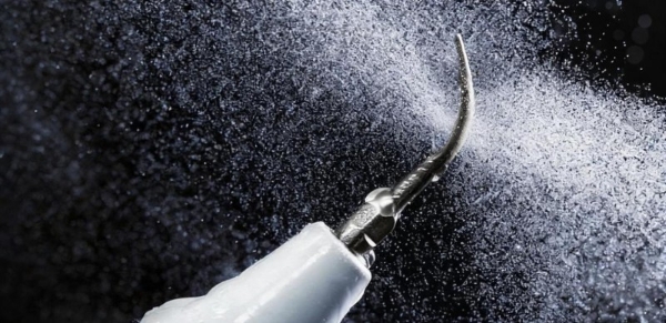 牙医推荐丨正畸人群值得看：锐舞喷气式电动牙刷凭什么成为新选项 