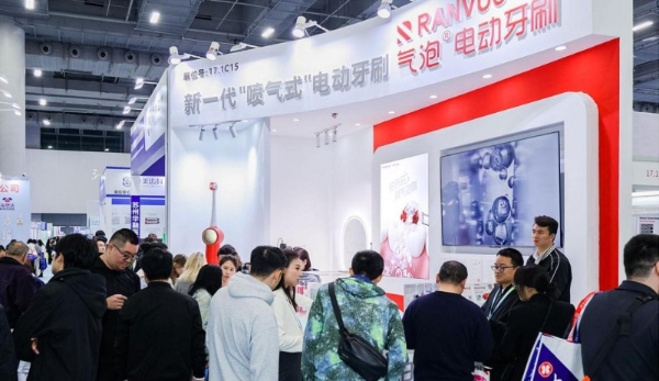 牙医推荐丨正畸人群值得看：锐舞喷气式电动牙刷凭什么成为新选项 