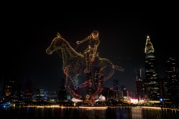 策马逐梦 星河共舞 拉夫劳伦深圳光影秀 礼献中国农历马年 