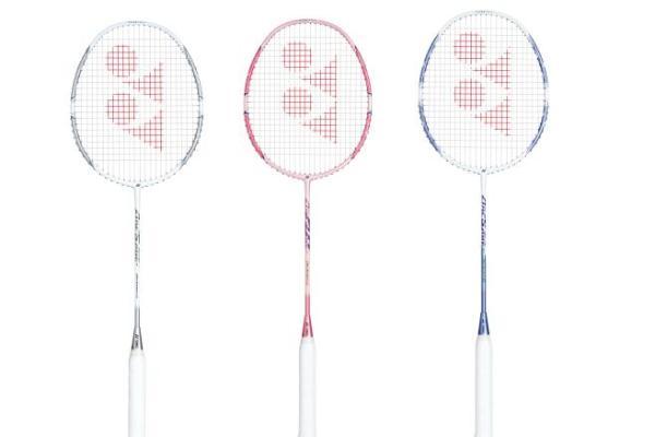 300价位的羽毛球拍推荐：尤尼克斯三款球拍以轻盈为姿，助力新手开启新征程 