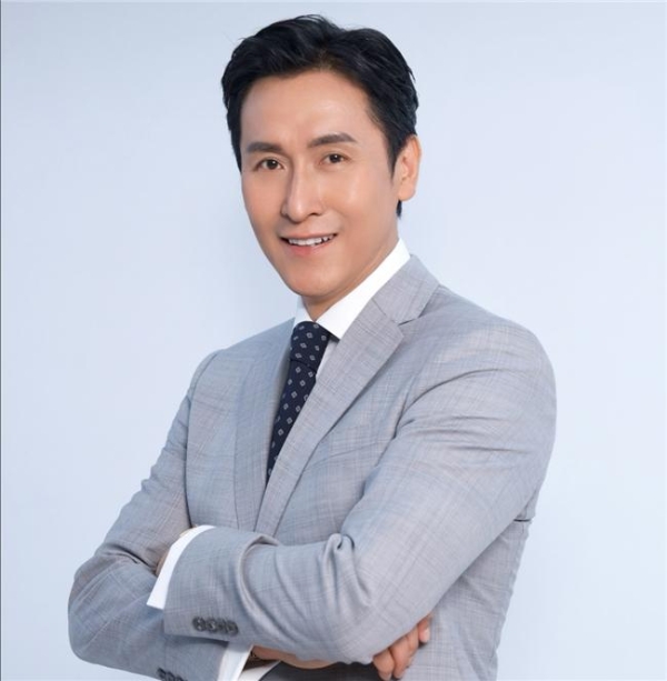 芝华仕官宣马德钟为黑马沙发新品体验官 共筑都市精英生活新范式 