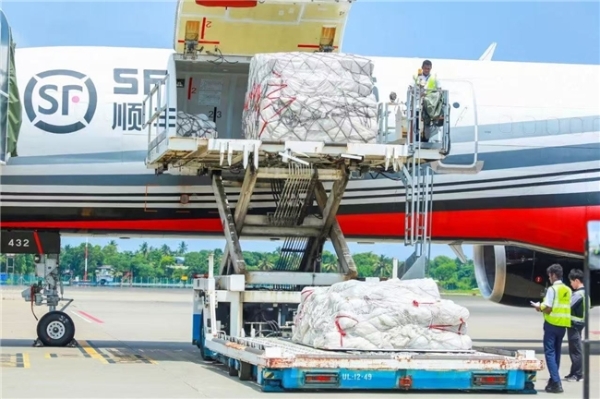 供销两旺“炒”醒春天，顺丰春茶专机率“鲜”启航