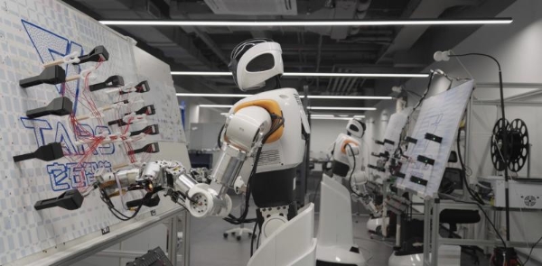 全球首个能干活的通用具身大模型 AWE 3.0正式亮相，打破世界纪录的机器人“真思考、真落地”