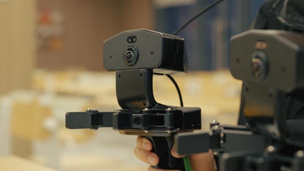 UMI领军企业鹿明AWE2026发布FastUMI Ego：全球首款无需建图的第一人称数采方案