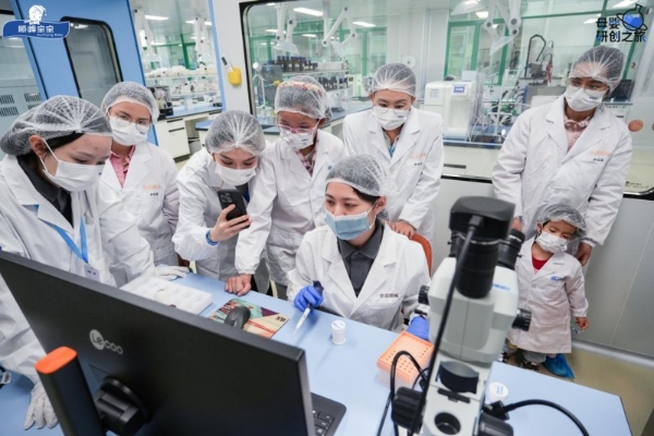 以制药标准，回应每一份托付：顺峰宝宝“安心溯源”传递品牌温度 