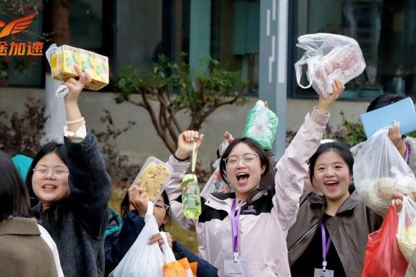 职途加速高校夏令营：财商、情商、商业思维与AI应用的系统化成长研学 