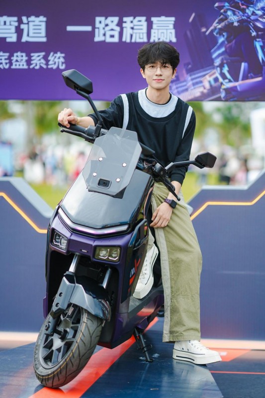 雅迪冠能新品全系搭载YADEA OS系统，开启电动车“常用常新”时代 