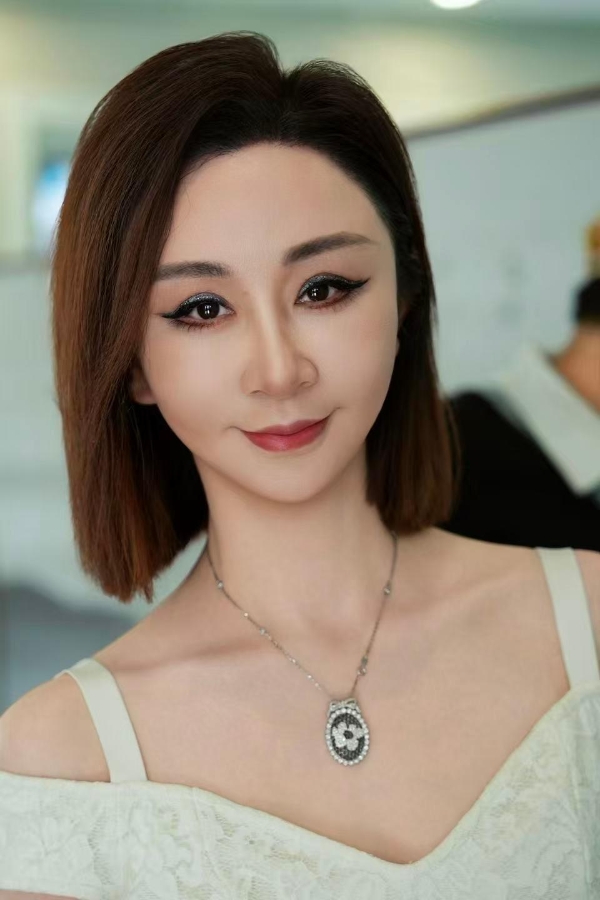 曹西西《傲慢与偏见》全球发行，音乐与影像共诉爱之篇章 