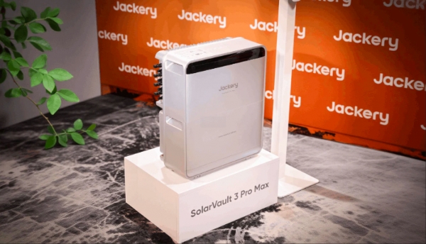 从家庭阳台，到世界舞台丨华宝新能全新庭院阳台光储正式开售，以“星星之火”定义全球消费光储新纪元 