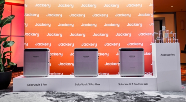 从家庭阳台，到世界舞台丨华宝新能全新庭院阳台光储正式开售，以“星星之火”定义全球消费光储新纪元 