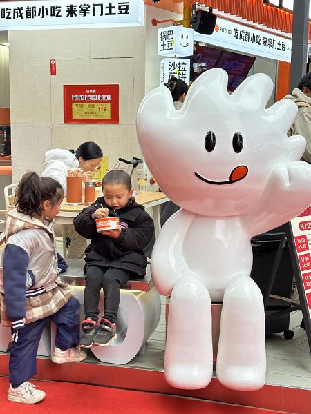 从成都美食江湖跑出的“黑马”：掌门土豆，凭什么让年轻人排队买单？ 