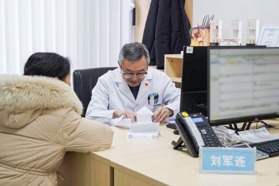 白癜风专家刘军连：精准分型，对症改善白斑问题 践行医者使命 