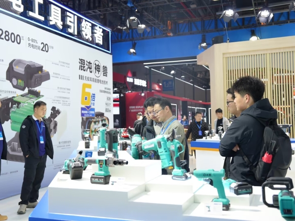 大艺科技携混沌神兽电池亮相国际五金展，技术领航 一块顶六块！ 