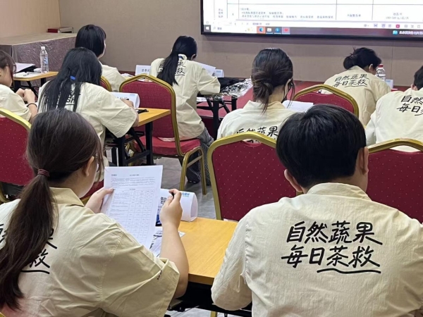 毛利超68%、翻牌补贴最高20万，茶救星球品牌用“全生命周期”扶持重构新茶饮加盟逻辑 