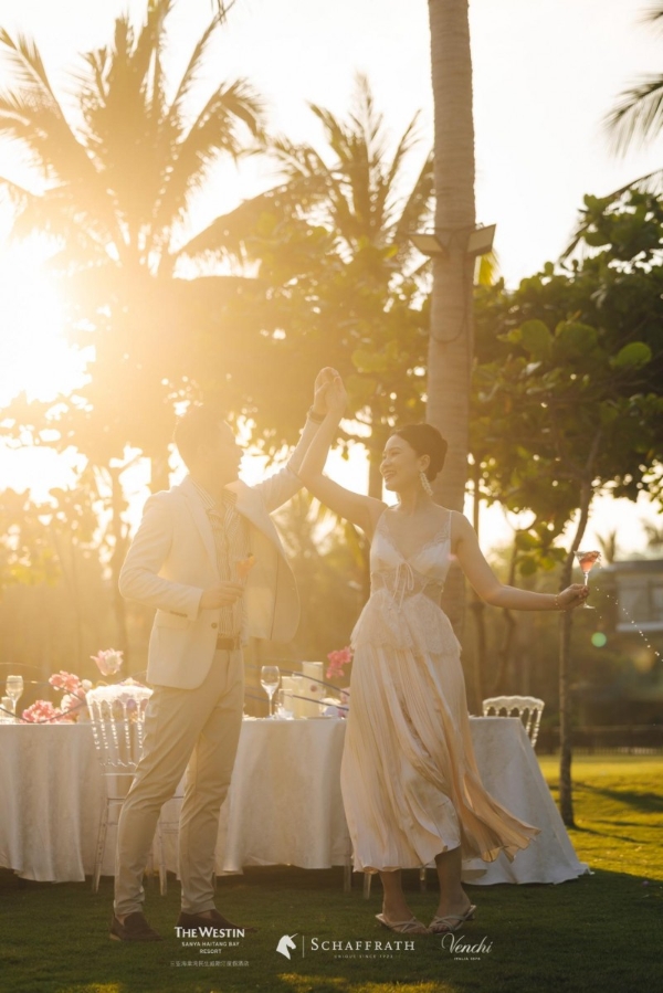 汀海为韵，爱意逐光：德国高级珠宝沙夫拉SCHAFFRATH臻耀三亚海棠湾民生威斯汀婚礼秀 