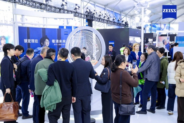 全新视界 跃见未来！蔡司光学品牌馆上海展首秀，开启眼健康新篇章 