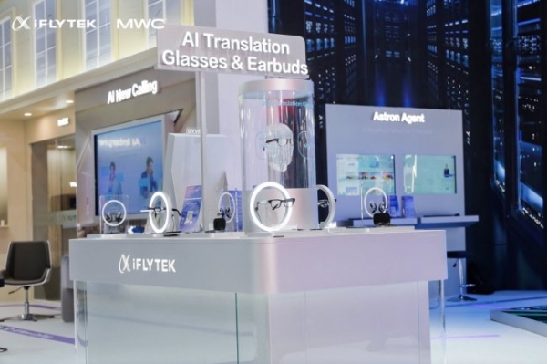 全球首秀！讯飞AI眼镜MWC惊艳登场：不仅是翻译官，更是随行超级助理 