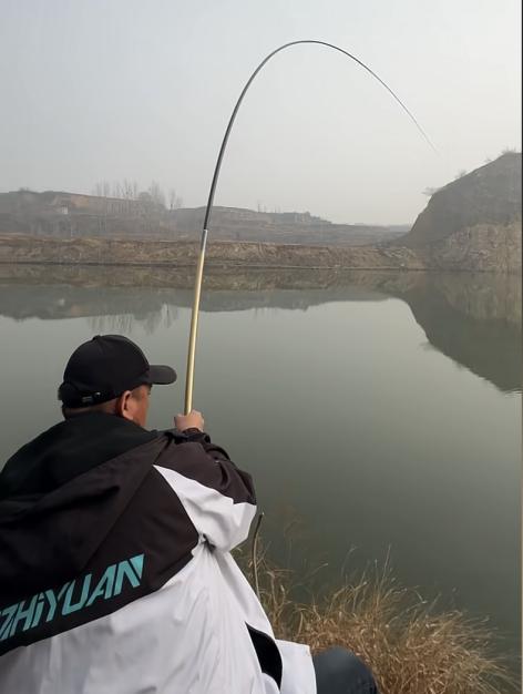 《从碳纤维到钛碳合金：渔之源新品鱼竿“钛武神”的材料革命》 