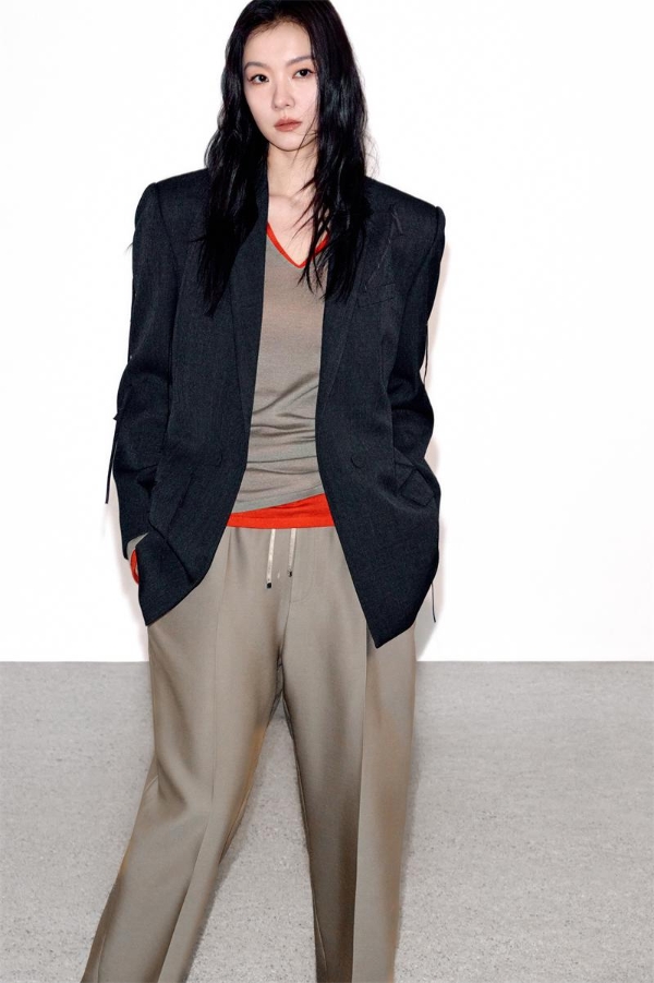 JNBY 2026春夏系列“凝视”：以艺术之名，择品质之选 