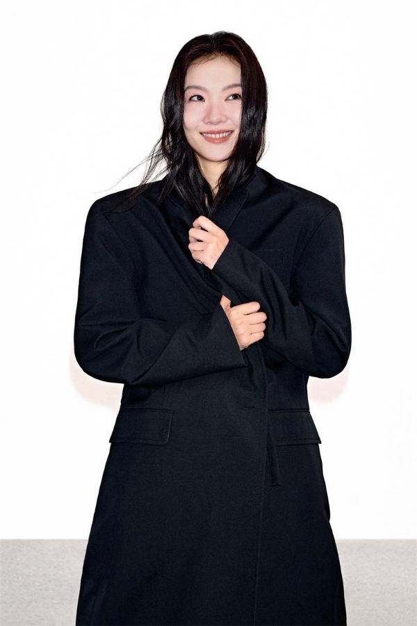 JNBY 2026春夏系列“凝视”：以艺术之名，择品质之选 