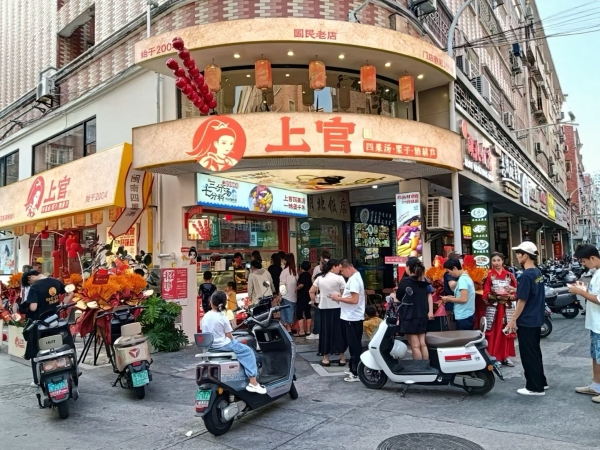 1900亿糖水市场“冰火两重天”：快的狂奔千店，慢的稳健扩张 