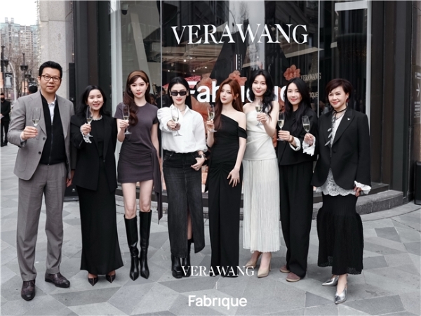 Fabrique x Vera Wang 联名系列限时快闪于上海盛大启幕 