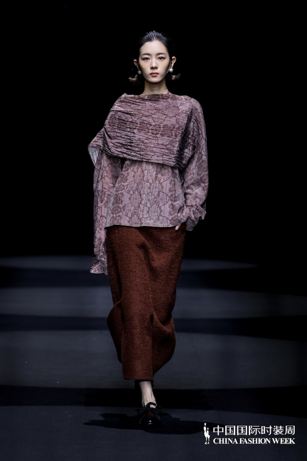 栖野藏锦：KIPMIC STYLE 2026秋冬，以时装重塑内在肌肤 