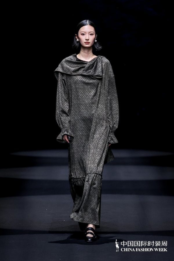 栖野藏锦：KIPMIC STYLE 2026秋冬，以时装重塑内在肌肤 