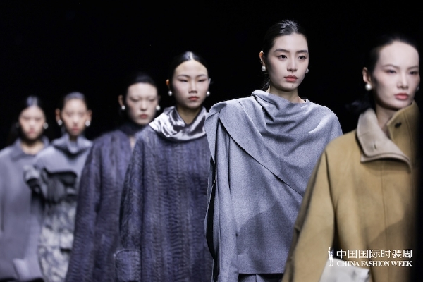 栖野藏锦：KIPMIC STYLE 2026秋冬，以时装重塑内在肌肤 