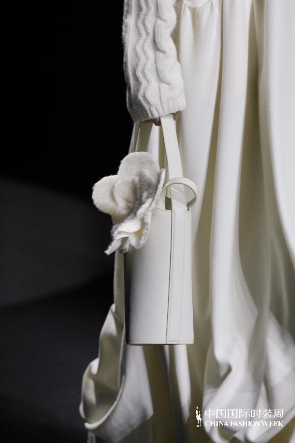 栖野藏锦：KIPMIC STYLE 2026秋冬，以时装重塑内在肌肤 