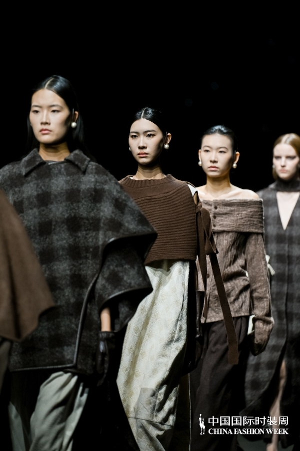 栖野藏锦：KIPMIC STYLE 2026秋冬，以时装重塑内在肌肤 