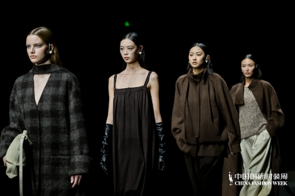 栖野藏锦：KIPMIC STYLE 2026秋冬，以时装重塑内在肌肤 