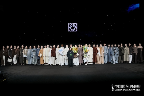 栖野藏锦：KIPMIC STYLE 2026秋冬，以时装重塑内在肌肤 