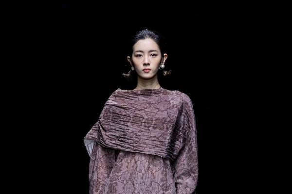 栖野藏锦：KIPMIC STYLE 2026秋冬，以时装重塑内在肌肤 