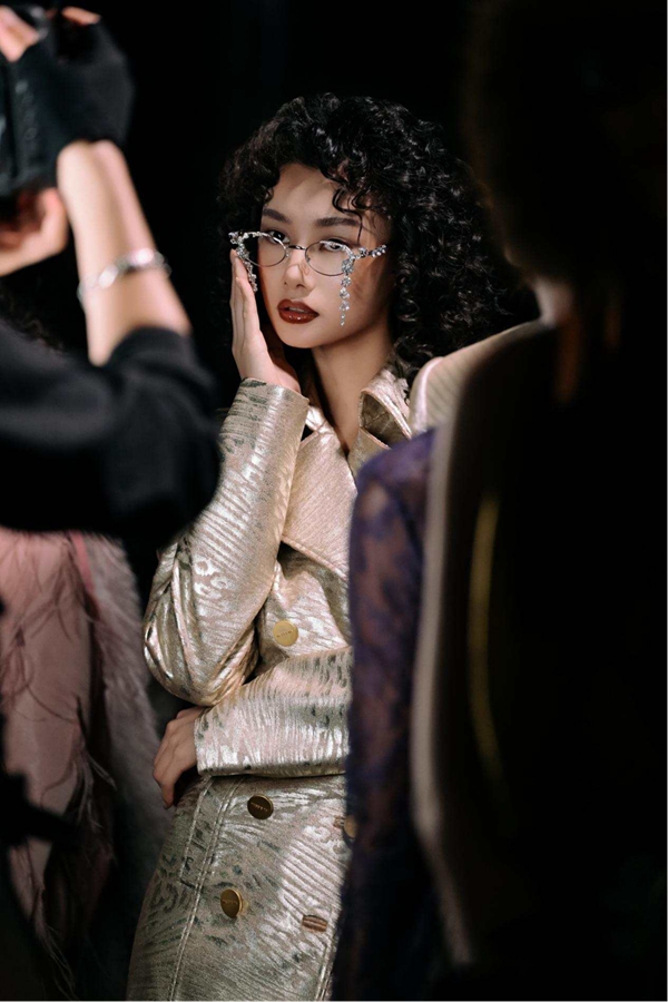 非均质之光 |MAGGIE MA诠释当代女性之光 