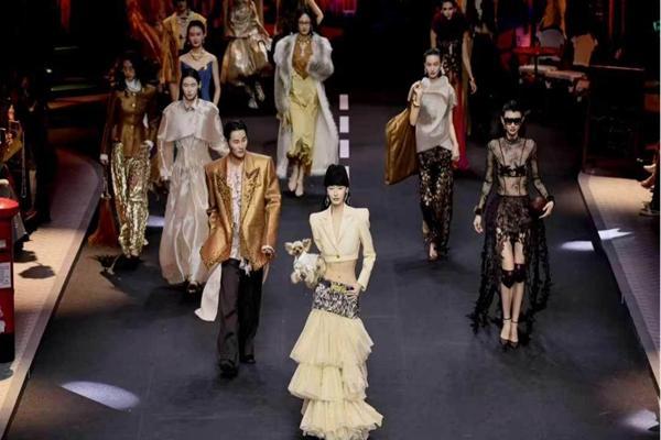 非均质之光 |MAGGIE MA诠释当代女性之光 