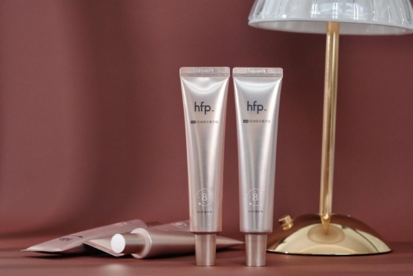 8小时长效持妆，hfp小金管素颜霜让你出行自带好气色 