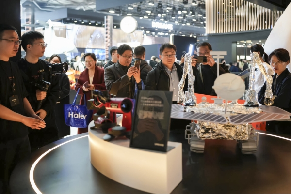 对话许知远，觅星光年获得《十三邀》制作人高度认可 