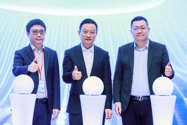 爱康国宾与华为云联合发布健康管理智能体，张黎刚发表《开启AI个性化健康管理新纪元》主旨演讲 