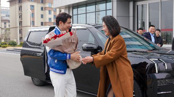 共筑健康产业新生态：盗龄医生创始人万百万率团考察山东宝来利来 