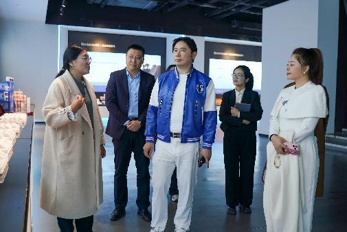 共筑健康产业新生态：盗龄医生创始人万百万率团考察山东宝来利来 