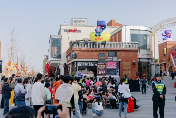 郑州阜民里：千年商都文脉绽放新春光彩，文化活态传承点亮城市生活 