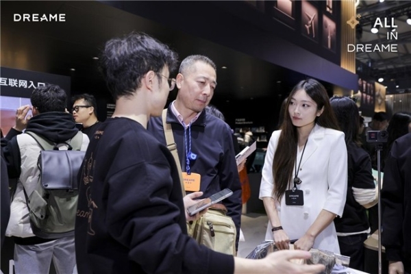 追觅 D・Note AI 录音名片亮相AWE 以硬核技术打造随身智能办公新体验 