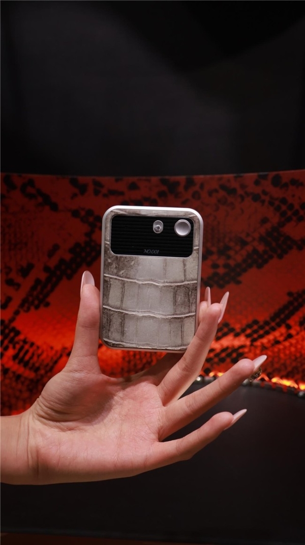 追觅 D・Note AI 录音名片亮相AWE 以硬核技术打造随身智能办公新体验 